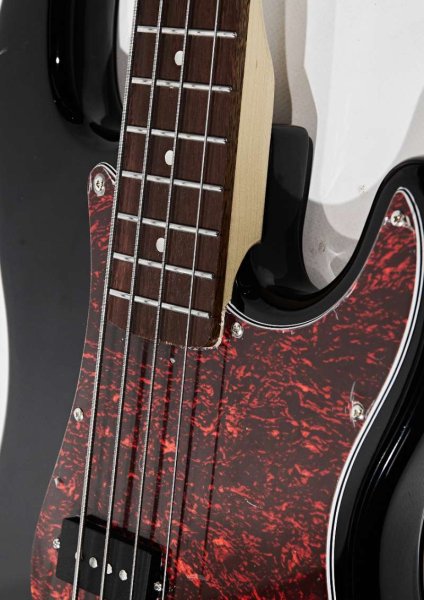 Фото Бас-гитара Voltone BB-04 Black
