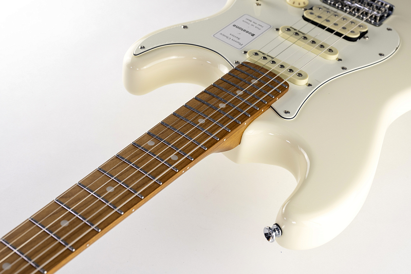 Фото Электрогитара Bosstone SEG-04 WH